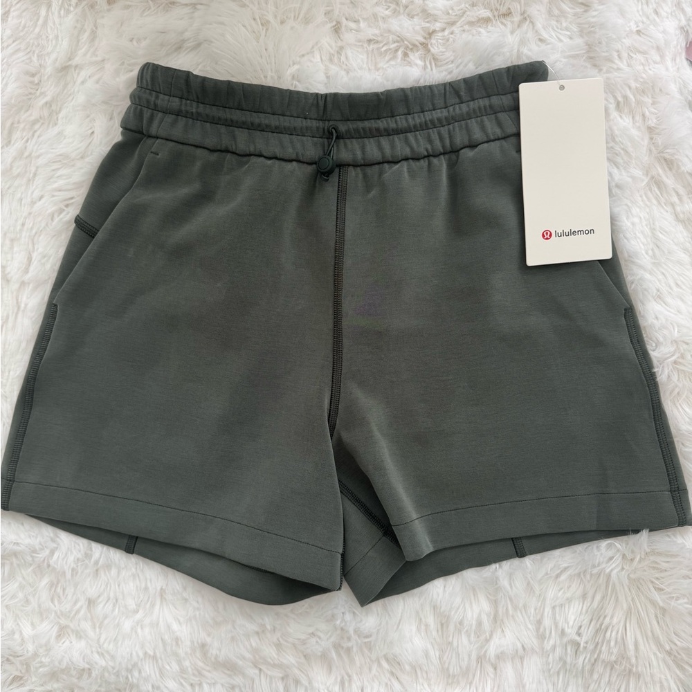 Lululemon Softstreme Shorts 4”